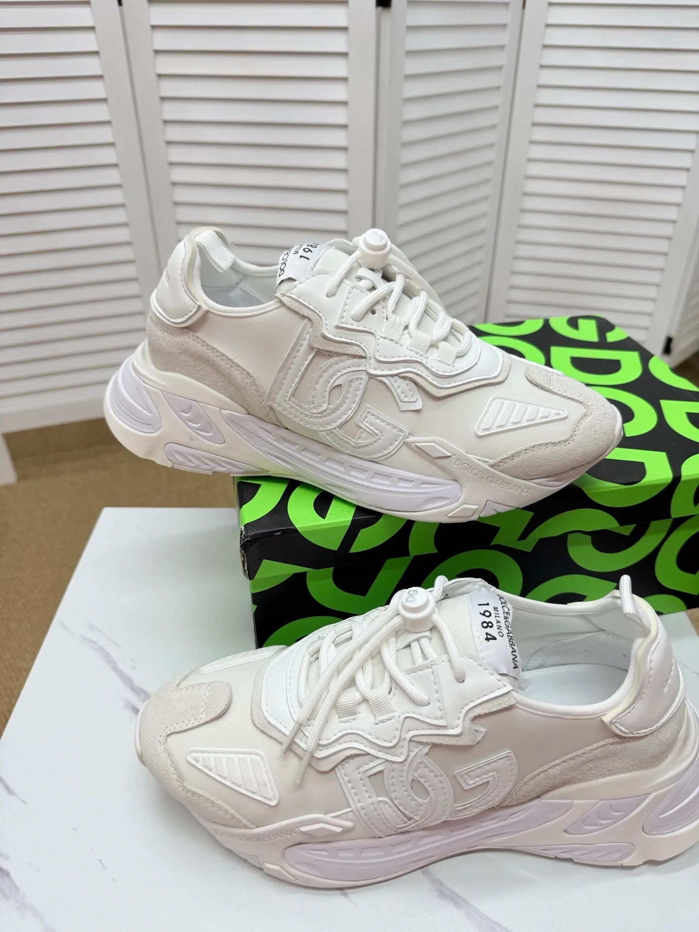 Men's clothing and shoes 260. The latest sports and casual shoes for couples (DG) are fashionable and versatile, and can add luster to various looks. Create an exquisite design with unique dynamic vitality and modern atmosphere, showing modern elegance. Size: 35-46 (custom-made sizes 45 and 46 are non-refundable) Se
